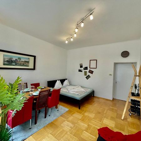 Nice Apartment Close To City Center Виена Екстериор снимка